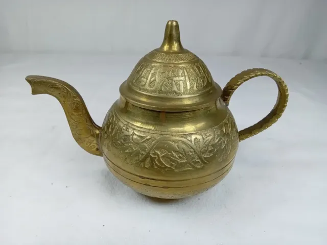 Petite théière ancienne Art islamique et arabe en bronze ou laiton
