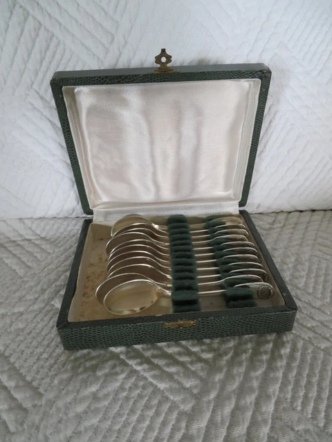 12 COUPES A GLACES, ART DECO, en métal argenté. EUR 98,00 - FR