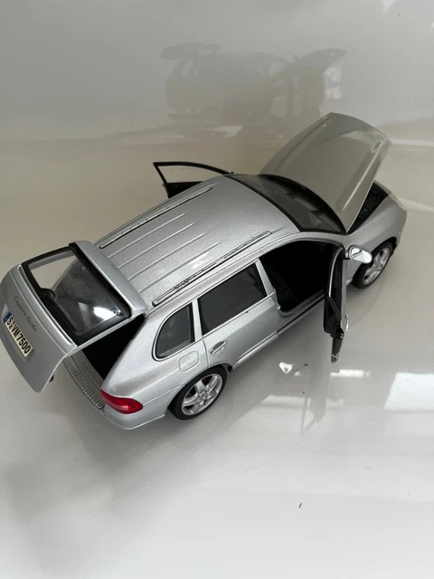 Miniature Porsche Cayenne Turbo 1/18 Maisto - Gris, Modèle Diecast, Neuf En Boîte
