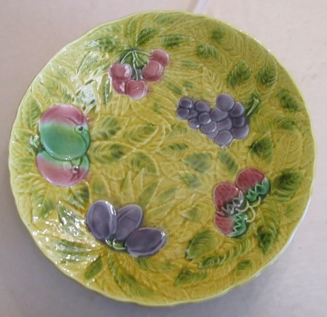 Lot De 3 Assiettes Anciennes Sarreguemines En Barbotine - Décor Pommes Et Feuilles Relief