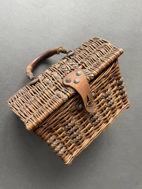 Paniere en osier et lanière cuir