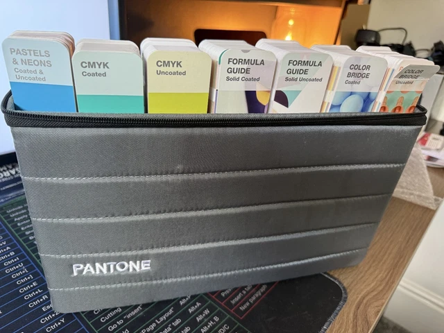 PANTONE ESSENTIALS THE Plus Series Formula Guide, CMYK, Color bridge £ ...
