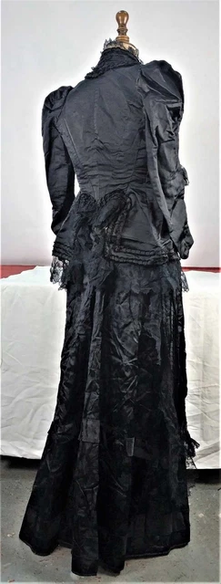Lot Vêtements Poupée Anciens - Coton Blanc Et Broderie Anglaise (robe, Jupe)