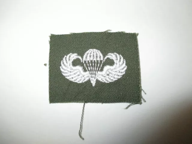 b0603 Vietnam US Army Parachute Wing White on OD Basic IR39A