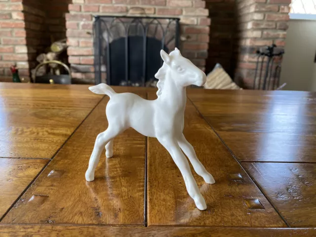 Beswick Large Matt White Foal (2)