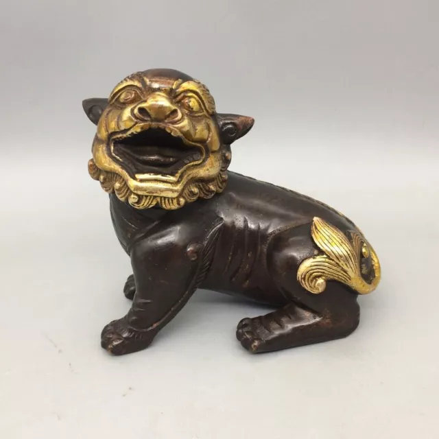 A pair of bronze gilded lion ornaments for collecting antique bronze artifacts 3