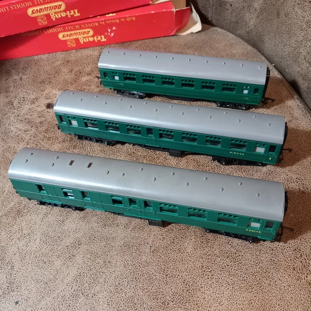 X3 TRIANG SR Green Livery Coaches R22 Passenger, R220 Brake 2nd, R221 ...