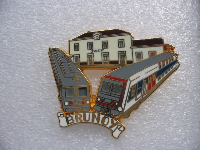 Pin's SNCF / AS Cheminots De Metz - Randonnée Pédestre (doré) - Occasion