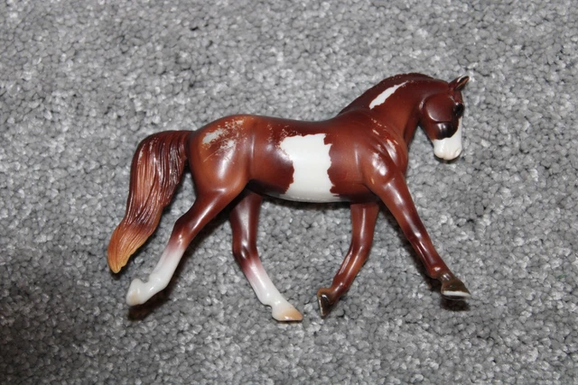 Breyer Horse Stablemate #5885 Mystery Foal Surprise Pinto Trotting Warmblood G4