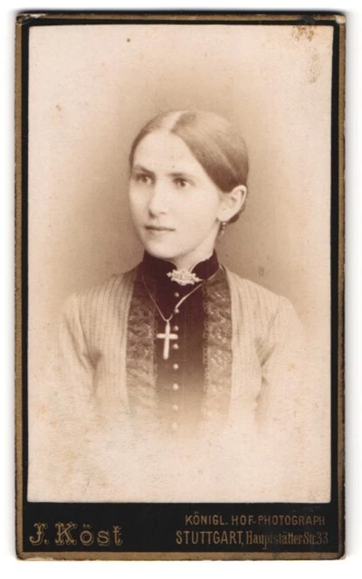 Fotografie J. Köst, Stuttgart, Hauptstätter-Straße 33, Portrait junge Frau im g