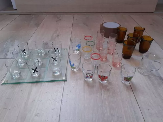 lot revendeur déstockage  solderie 30 verres à shot + plateau