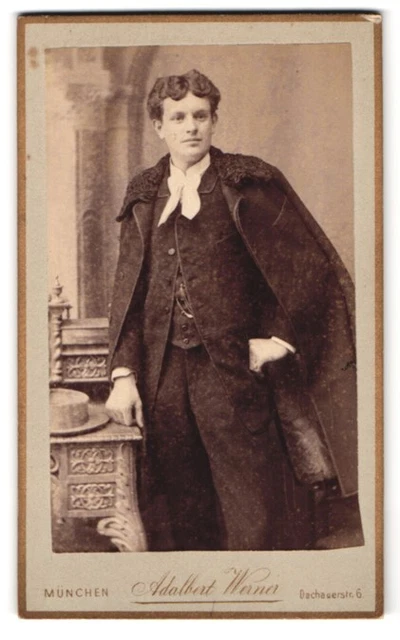 Fotografie Adalbert Werner, München, DachauerStr. 6, Portrait junger Mann Hand