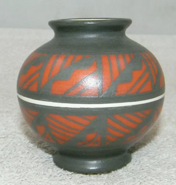 Ello Yazzie Navajo 1987 Signed 2-3/4" Vase Pottery