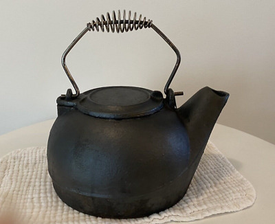 Vintage Cast Iron Teapot Tea Kettle Pot Swivel Lid Rustic Primitive Excellent!