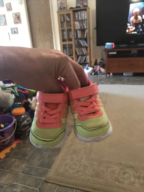 Nike Fusion Toddler Size 4C Green And Pink Shoes
