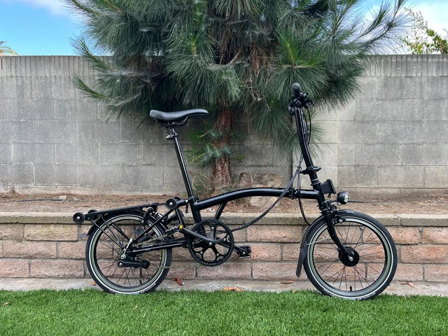 Brompton Black Edition CLine 6Gear Roller Rack with Dynamo Light Brompton Black Edition CLine 6Gear Roller Rack with Dynamo Light
