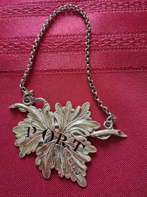 Collana con fiori in madreperla, perle d'acqua dolce, foglie in argento e foglie Swarovski