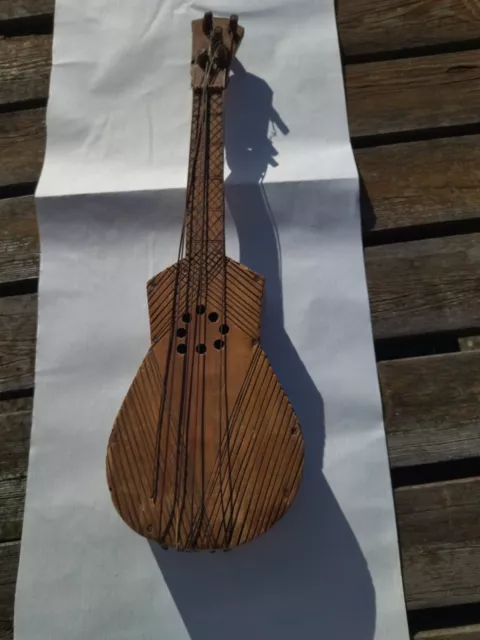 Ancienne guitare en bois - art ethnique africain 1950