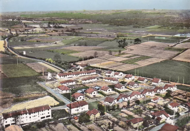 CPM - Au dessus de Nogaro en Armagnac: Cité de Lacombe - terrain de sport