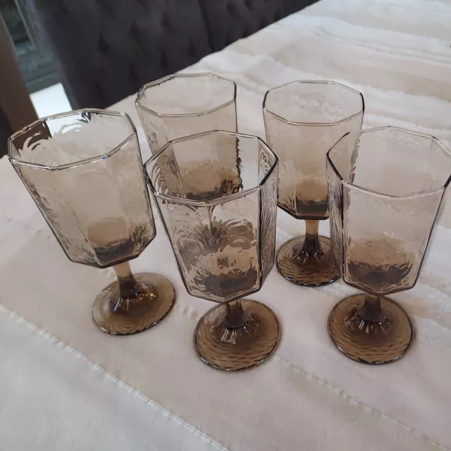 https://www.picclickimg.com/5oUAAOSwHUJjrHZS/5-Amber-LIBBEY-DRINKING-GLASSES-WATER-GOBLETS-FACETS.webp