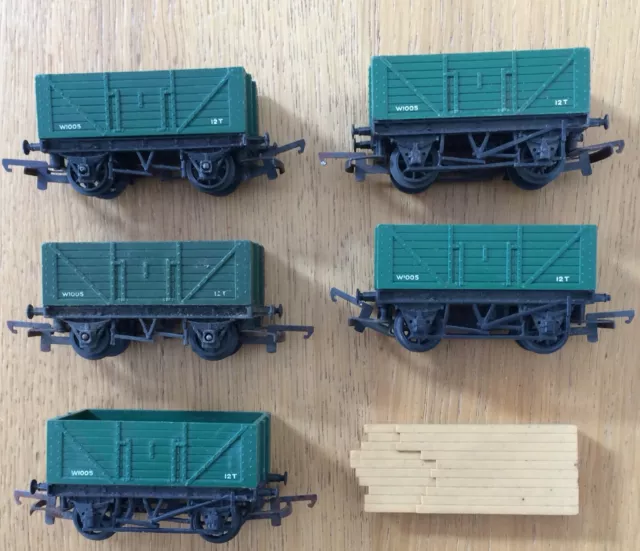 OO gauge Tri-ang 5 x R10 green 7 plank wagons 1 with load