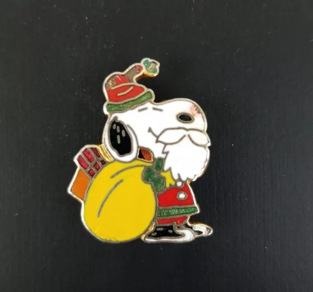 Vintage Peanuts Gang Snoopy Pin by Aviva - Snoopy Dressed as Santa Claus w/Bag