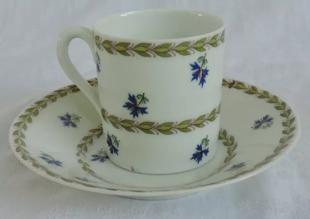 Belle Tasse Et Sous Tasse A Cafe En Porcelaine Decors Barbeaux