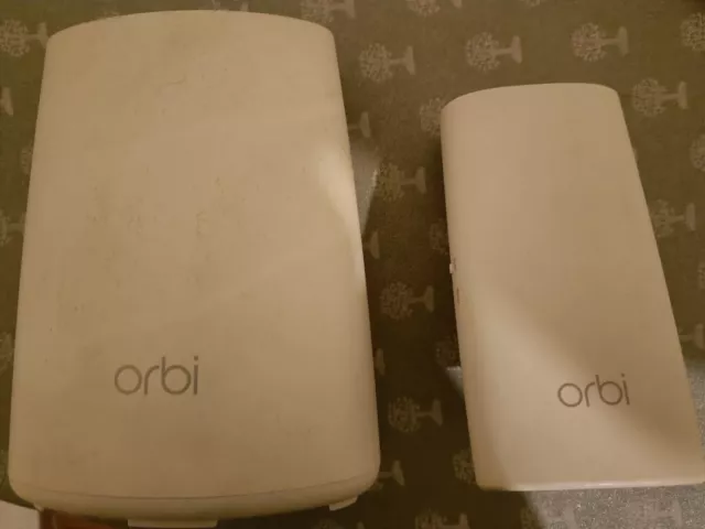 Netgear Orbi RBR40 + RBW30 Wifi Mesh Tri-Band AC2200 (2,2 Gbps)