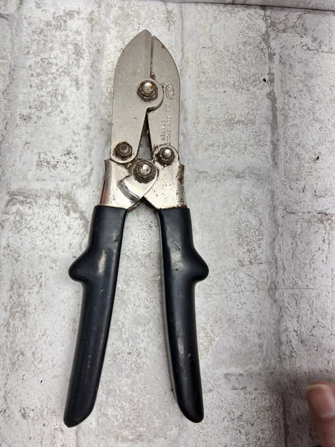 Malco C4 Duct Pipe Downspout Crimper Tool Sheet Metal   U.S.A