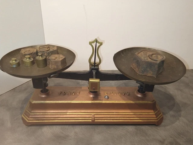 Antique Balance Scale French Cast Iron Force 2 kilo w weights
