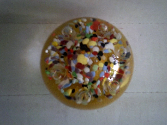 Sulfure Boule Presse Papier Verre A Decor Polychrome