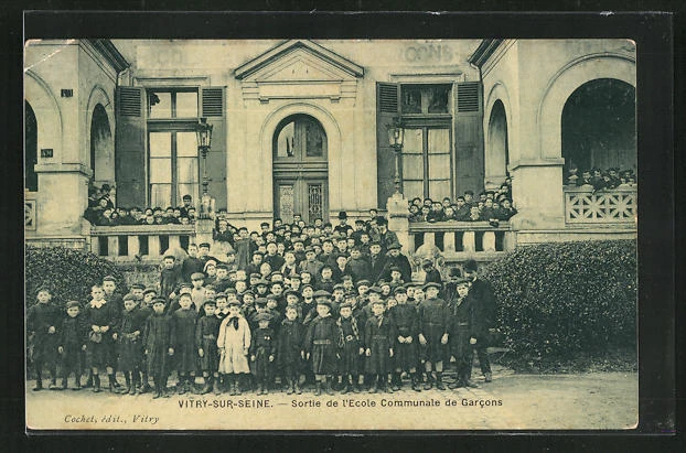 CPA Vitry-sur-Seine, Sortie de l´Ecole Communale de Garcons