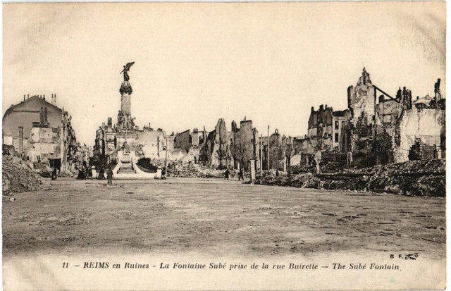 REIMS en Ruines-La Fontaine Subé prise de la rue Buirette- Reims France Postcard