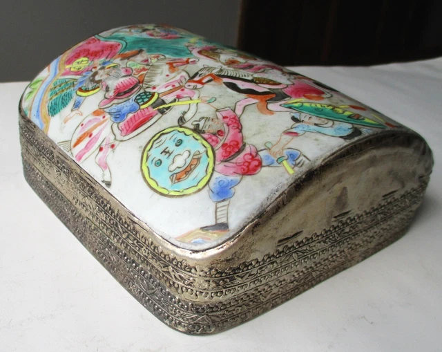 Chinese shard box from antique porcelain with battle scene