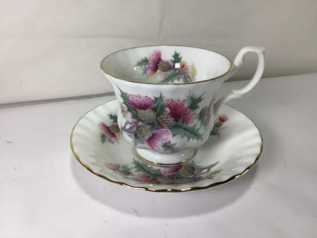 QQ62 Vintage Royal Albert Very Beautiful Bone China Teacup & Saucer For Gift