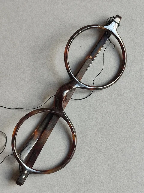 PAIRE DE LUNETTES DE VUE FIN XIXème MONTURE ACIER (AC