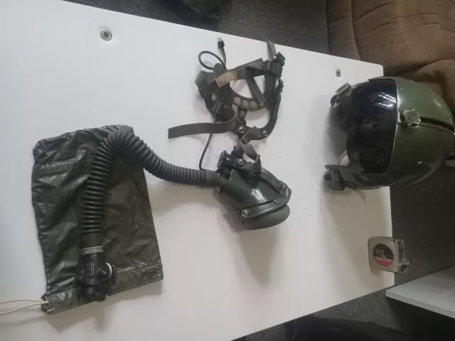 USAF Vietnam Era Flight Helmet & Air Mask w/Bag 44th A.T.S Lt Col J. DeRascavage USAF Vietnam Era Flight Helmet & Air Mask w/Bag 44th A.T.S Lt Col J. DeRascavage