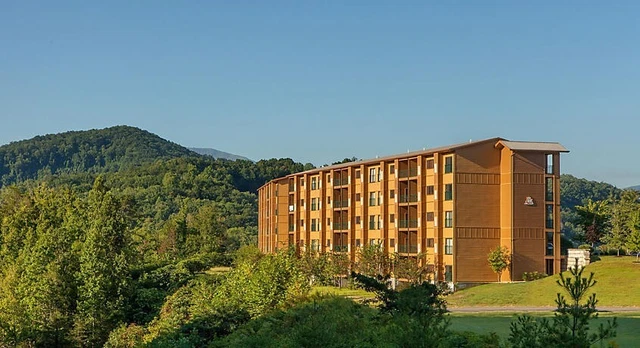 Bluegreen Mountain Loft, Gatlinburg, TN, 9000 Points, Annual Timeshare