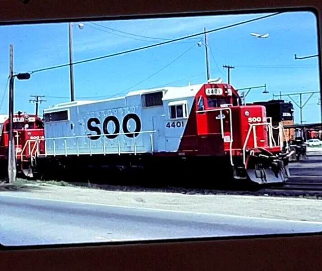 SOO Line Engine #4401 GP38-2 Railroad Train 35mm Photo Slide 1986