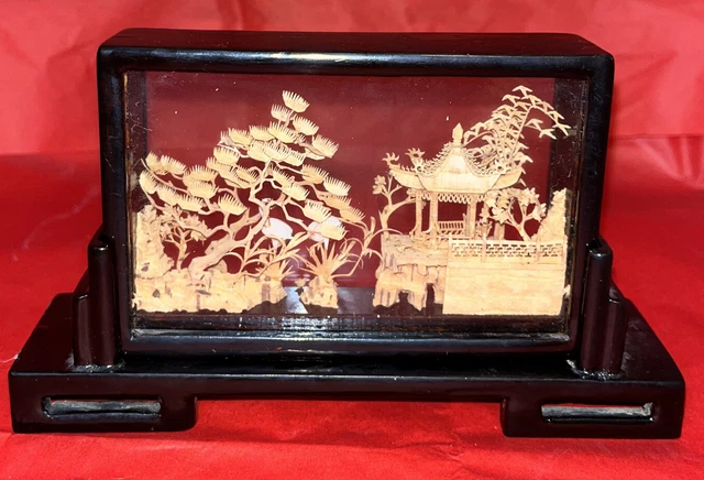 VINTAGE CHINESE SAN YOU DIORAMA CORK CARVING GLASS CASE CRANES Art.