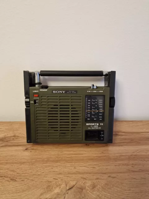 Radio All - Weather Radio Receiver von 1971  Sony ICF - 111 B Allwetter Radio