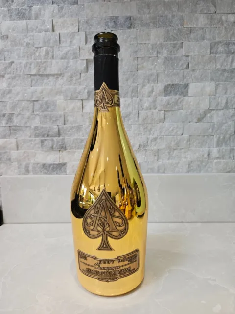 https://www.picclickimg.com/5qwAAOSwSodlmSzV/Botella-de-Champagne-Dorada-ARMAND-de-BRIGNAC-Ace.webp
