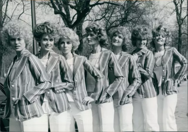 Mode, Mannequins avec haute-coiffure, 1971, Vintage silver print vintage silver