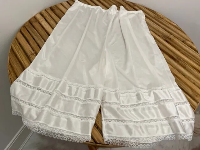 VINTAGE SILKY NYLON Pettipants Bloomers Size Medium White Lace