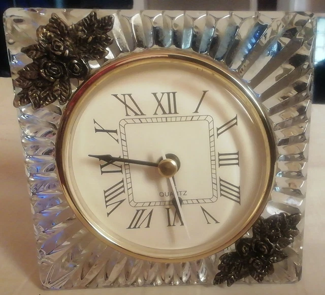 Bellissimo Orologio da tavolo vintage in vetro con Decori in Argento? Ottimo
