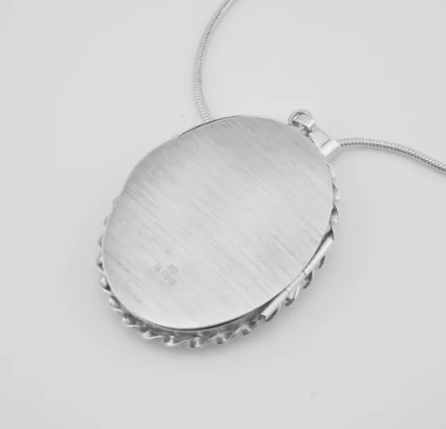 A Really Beautiful Large Engraved Hallmarked Sterling Silver Locket & Chain 2