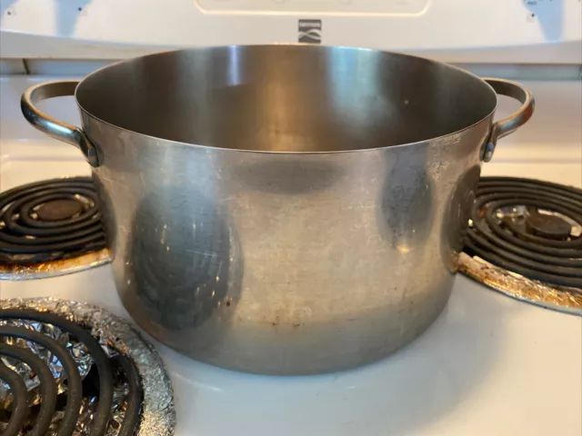 https://www.picclickimg.com/5rQAAOSw0-9lBNst/Revere-Ware-PRO-LINE-Stainless-8-Qt-Stock-Pot.webp