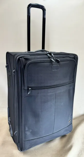 Kirkland Signature Black 27” Upright Expandable Wheeled Large Trip Suitcase 3