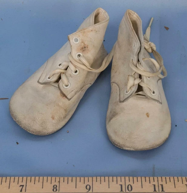 Vintage Paire De Cuir Blanc Chaussures Bébé Dq