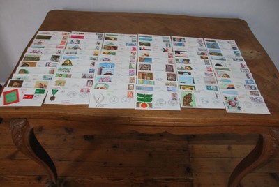 FDC LOT DE 66 ENVELOPPES 1er JOUR ANNEES  72 73 74  FRANCE TOUTES DIFFERENTES